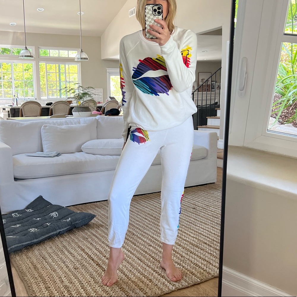 Lauren Moshi xs white cropped sweat pants in with signature Moshi lips.